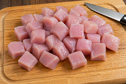 Mfood.kz Филе индейки нарезка кубик 500г