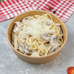 Mfood.kz Спагетти с курицей и грибами в сливочном соусе