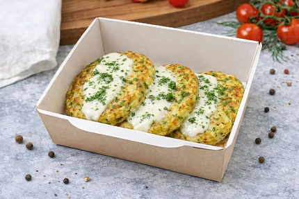 Mfood.kz Драники кабачковые со сливочным соусом
