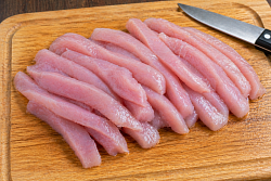 Mfood.kz Филе индейки нарезка на бефстроганов 500г