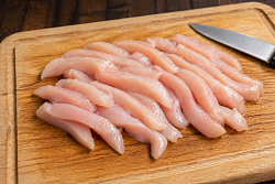 Mfood.kz Куриное филе нарезка на бефстроганов 500г